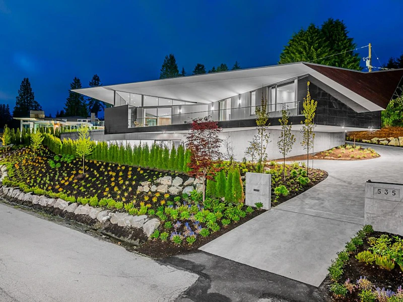 535 Robin Hood Road, West Vancouver BC V7S 1T4
