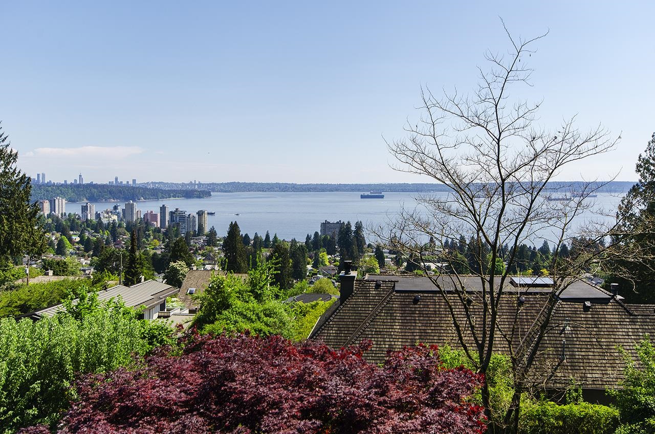 2440 Queens Avenue, West Vancouver, BC, V7V 2Y6