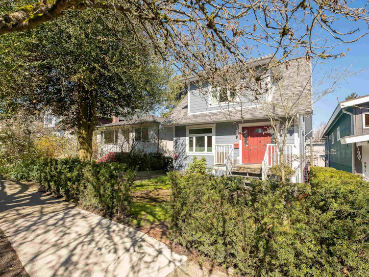955 E 10th Avenue, Vancouver, BC, V5T 2B3