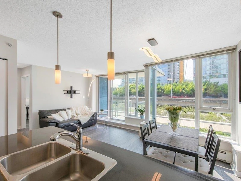 601 - 188 Keefer Place, Vancouver BC V6B 0J1