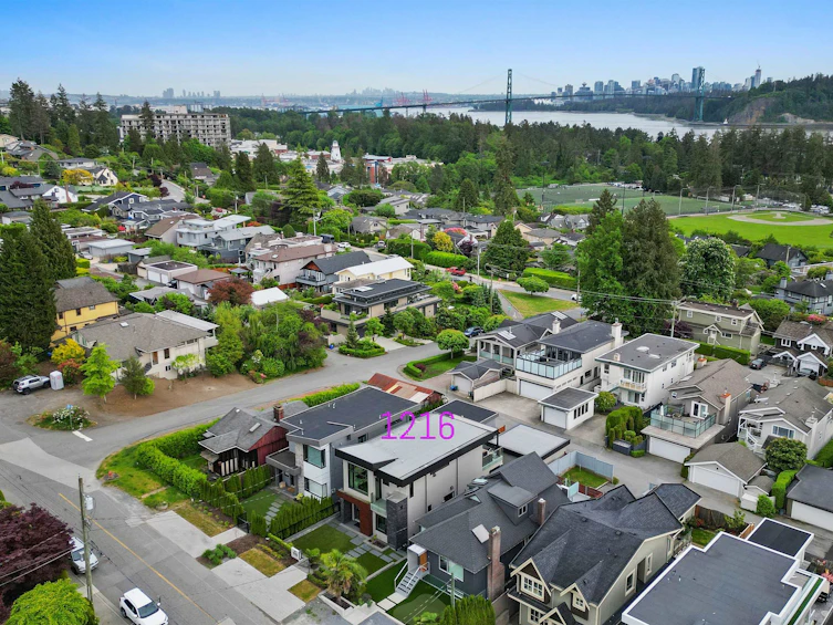 1216 Duchess Avenue, West Vancouver, BC, V7T 1H4