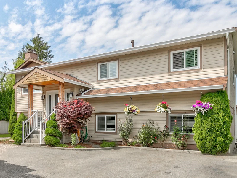 17537 63rd Avenue, Surrey BC V3S 5Y8