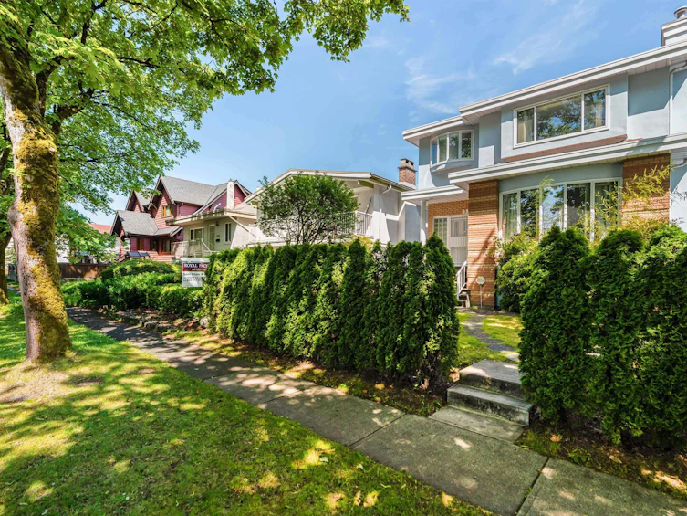 911 W 64th Avenue, Vancouver, BC, V6P 2L8