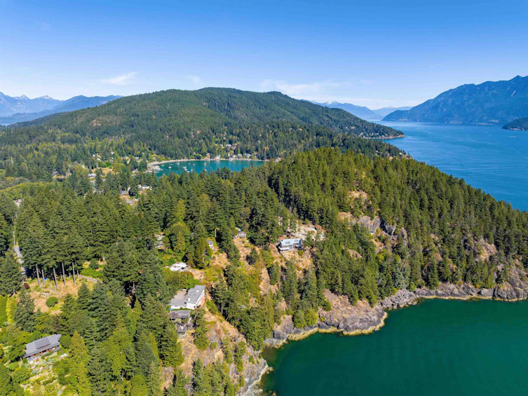 341 Robinson Road, Bowen Island, BC, V0N 1G1