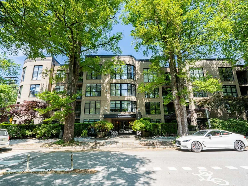 303 - 2181 W 10th Avenue, Vancouver BC V6K 2H7