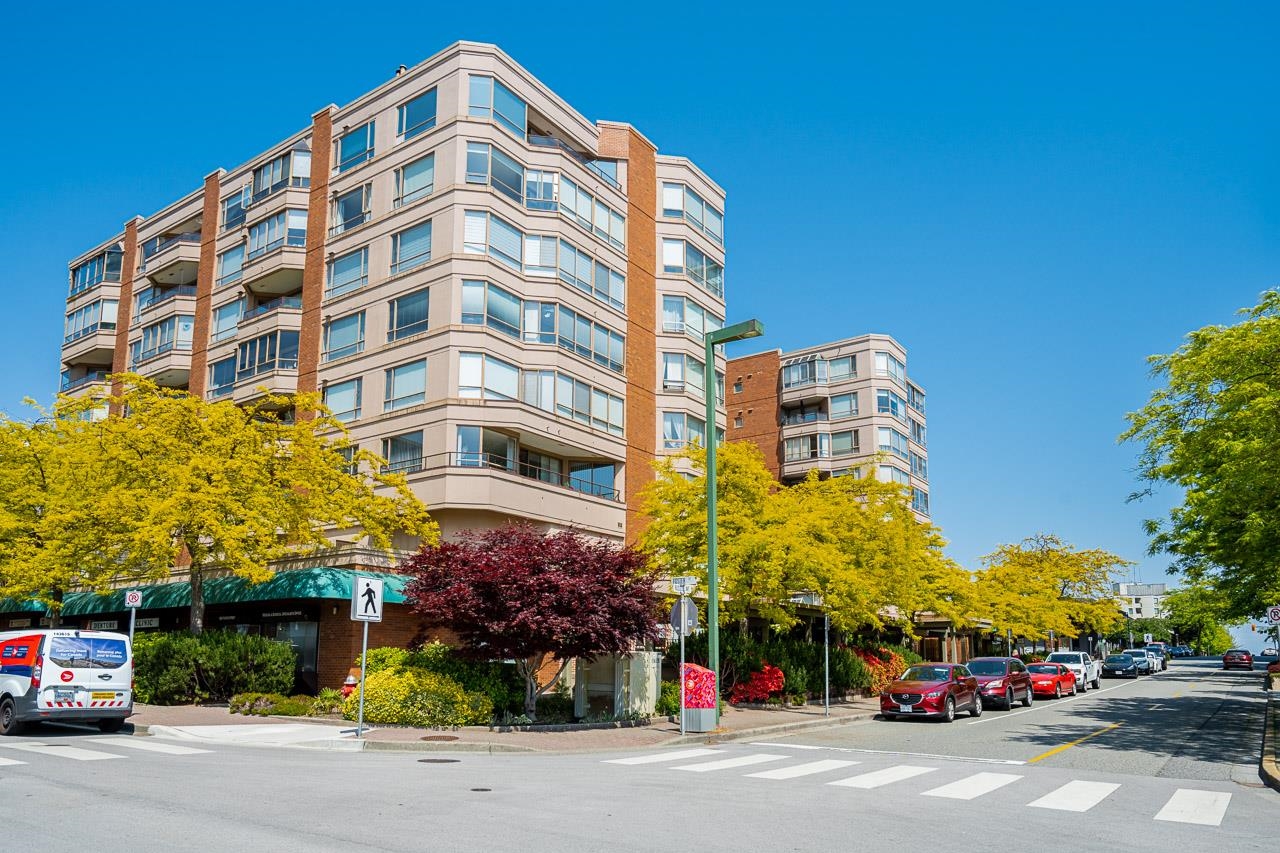 202-15111 Russell Avenue, Surrey, BC, V4B 2P4