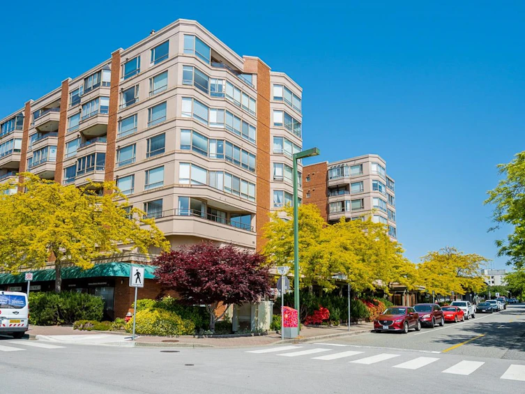 202-15111 Russell Avenue, Surrey, BC, V4B 2P4