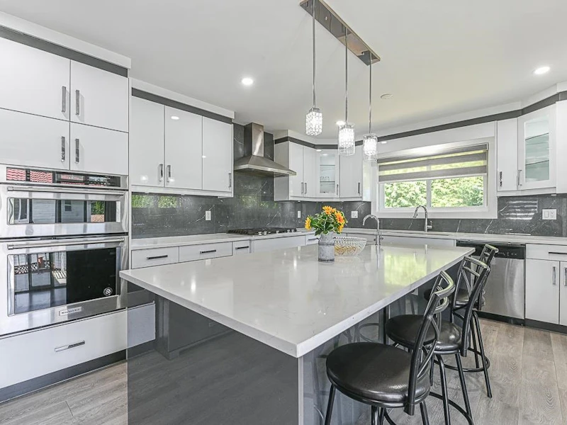 8896 141b Street, Surrey BC V3V 7W5