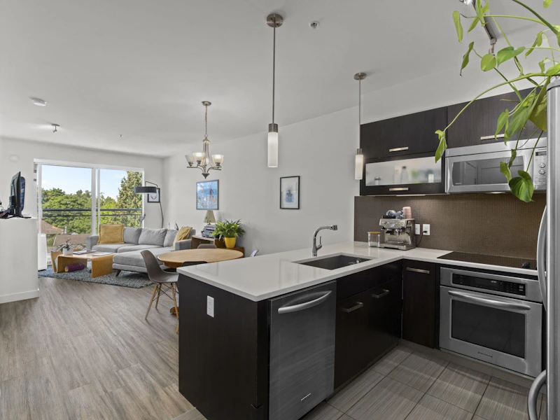 404 - 3333 Main Street, Vancouver BC V5V 3M8