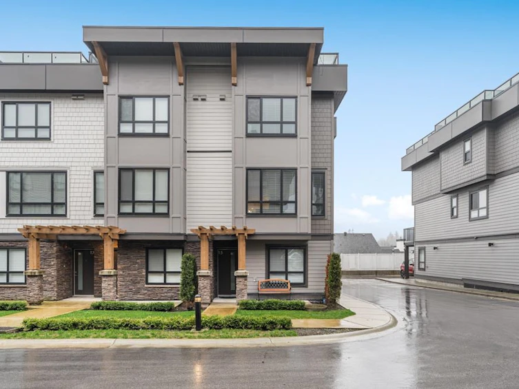 15-19670 55a Avenue, Langley, BC, V3A 0M1