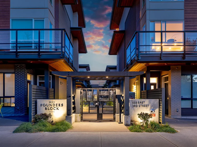 23-533 E 3rd Street, North Vancouver, BC, V7L 1G4
