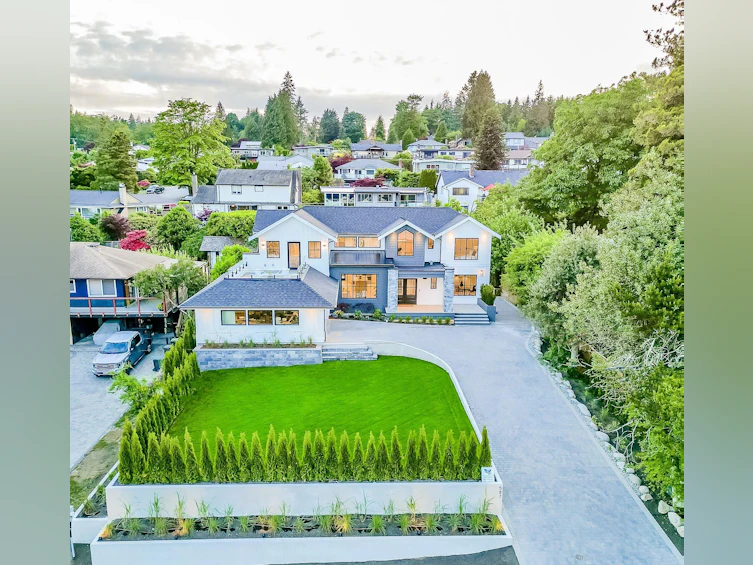 587 N Dollarton Hwy, North Vancouver, BC, V7G 1N3