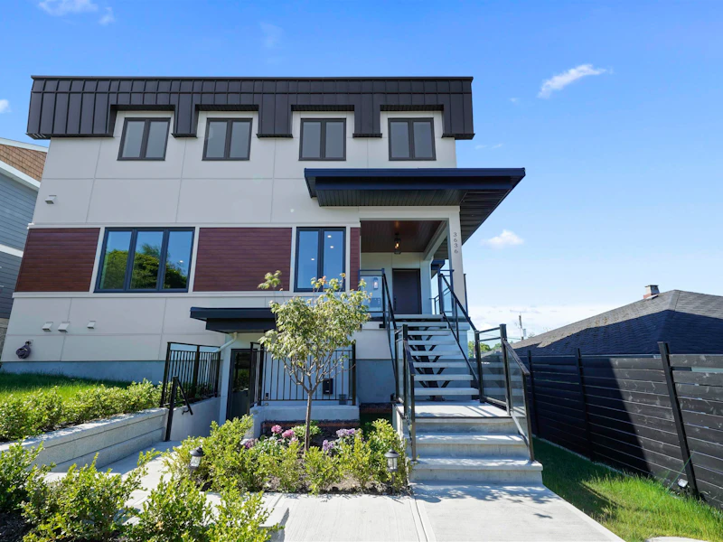 1 - 3636 Trinity Street, Vancouver BC V5K 1G6