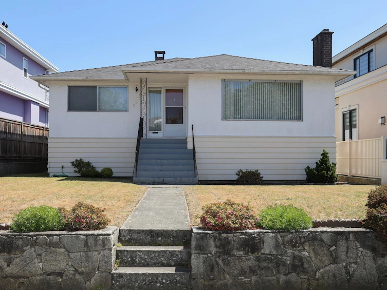 6758 Killarney Street, Vancouver, BC, V5S 2Y3