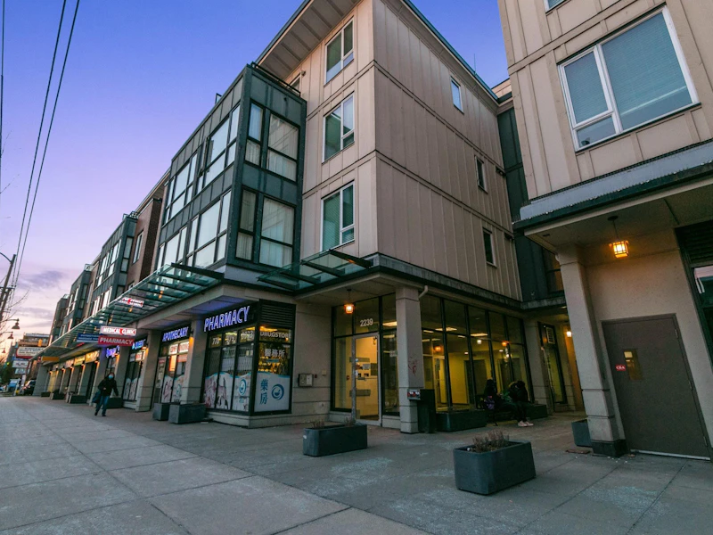303 - 2239 Kingsway Street, Vancouver BC V5N 0E5