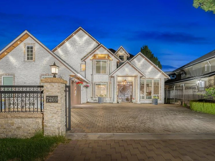 7269 131a Street, Surrey, BC, V3W 4K1