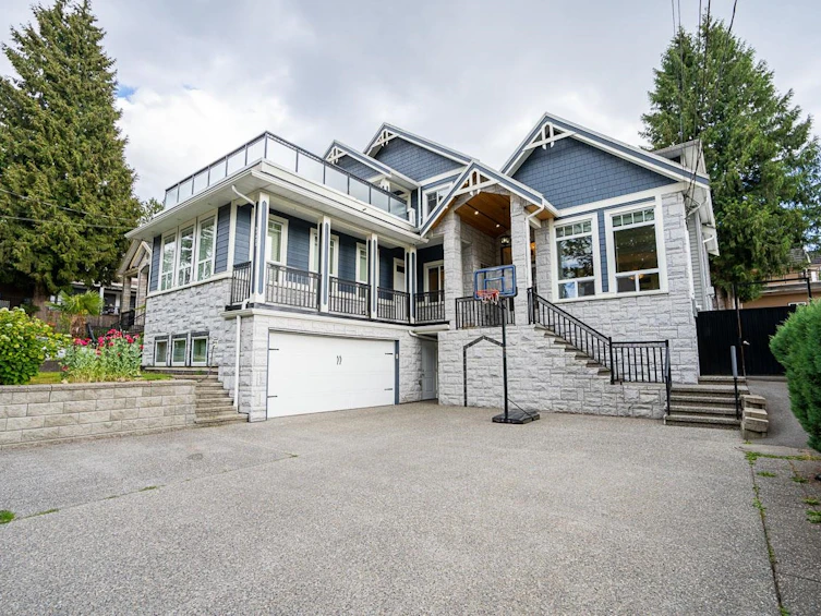 12764 107a Avenue, Surrey, BC, V3V 3J4