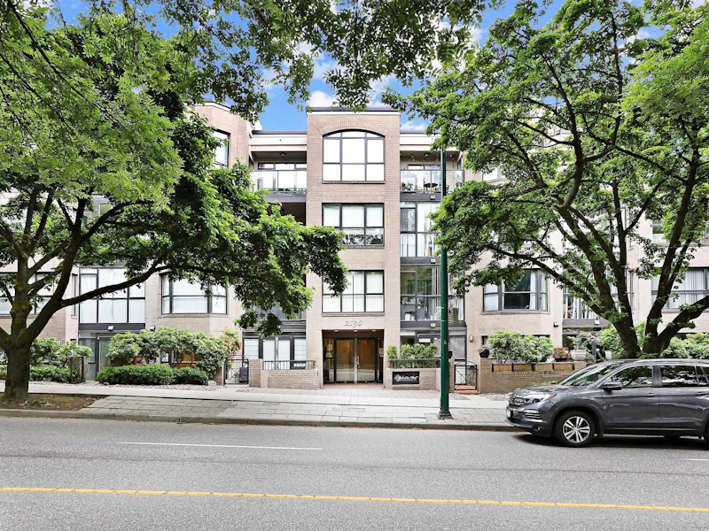 305 - 2130 W 12th Avenue, Vancouver BC V6K 2N2