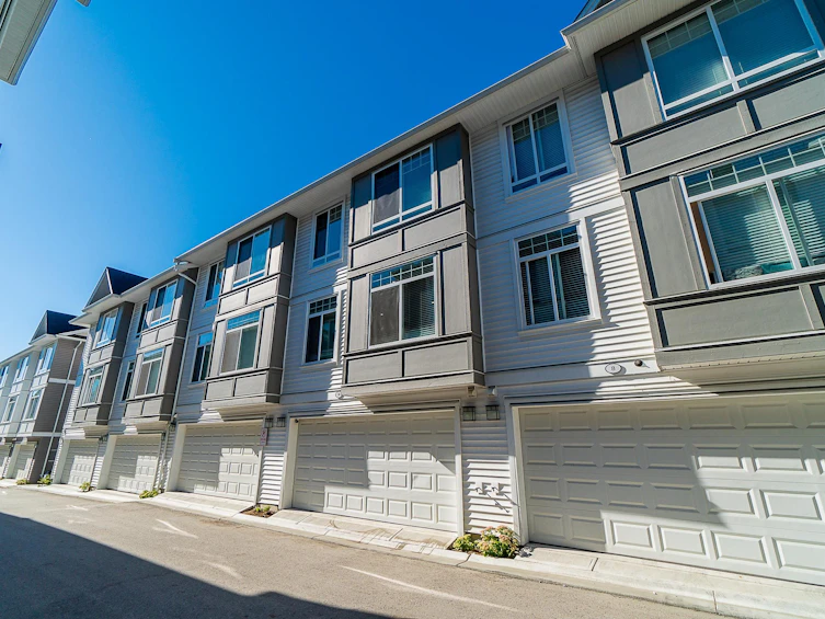 9-11267 133 Street, Surrey, BC, V3R 0E3