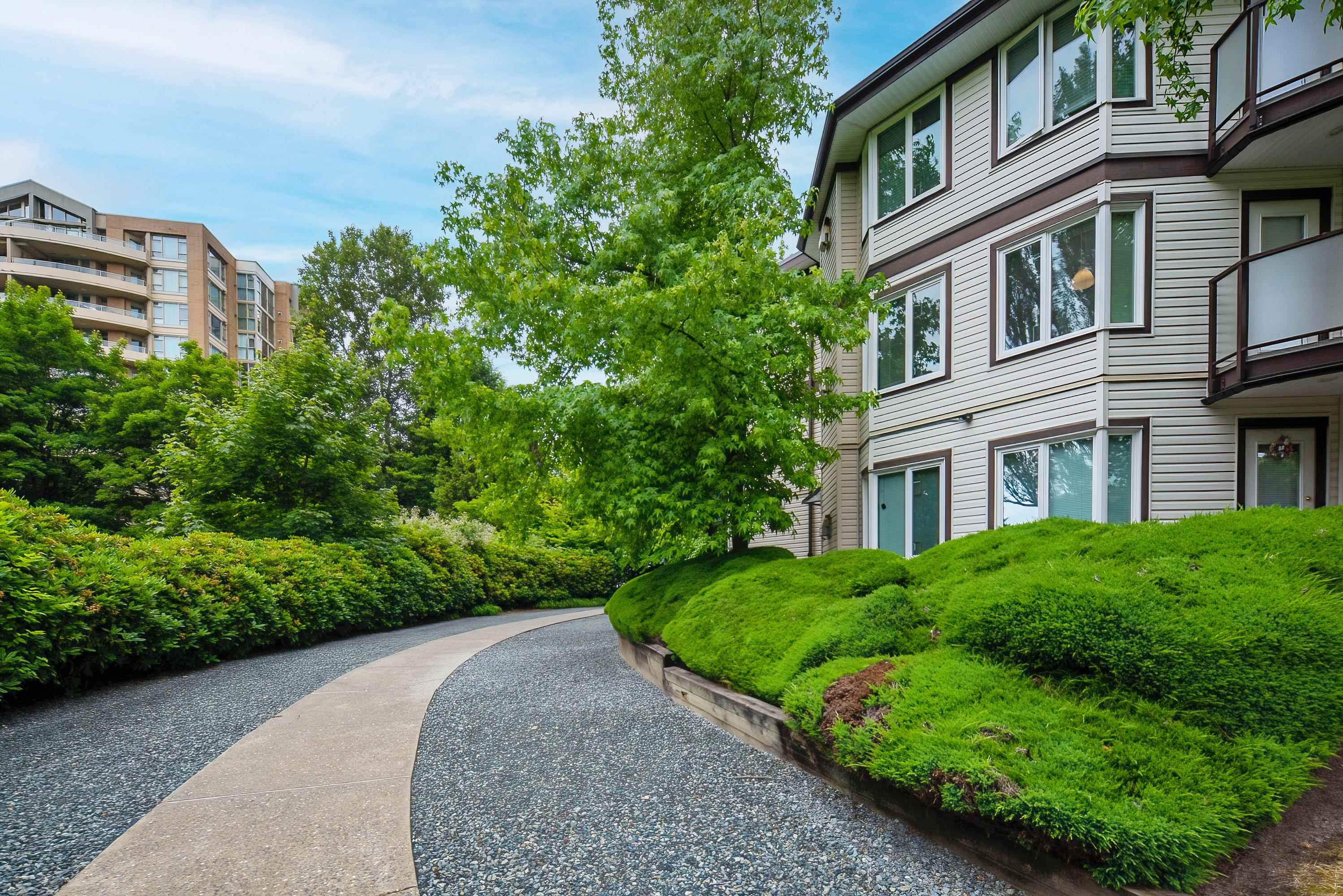 407-7139 18th Avenue, Burnaby, BC, V3N 4Z3