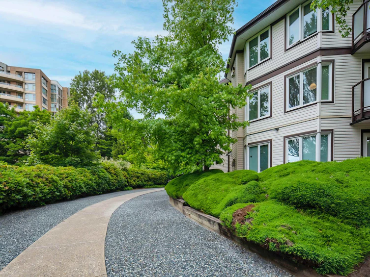 407-7139 18th Avenue, Burnaby, BC, V3N 4Z3
