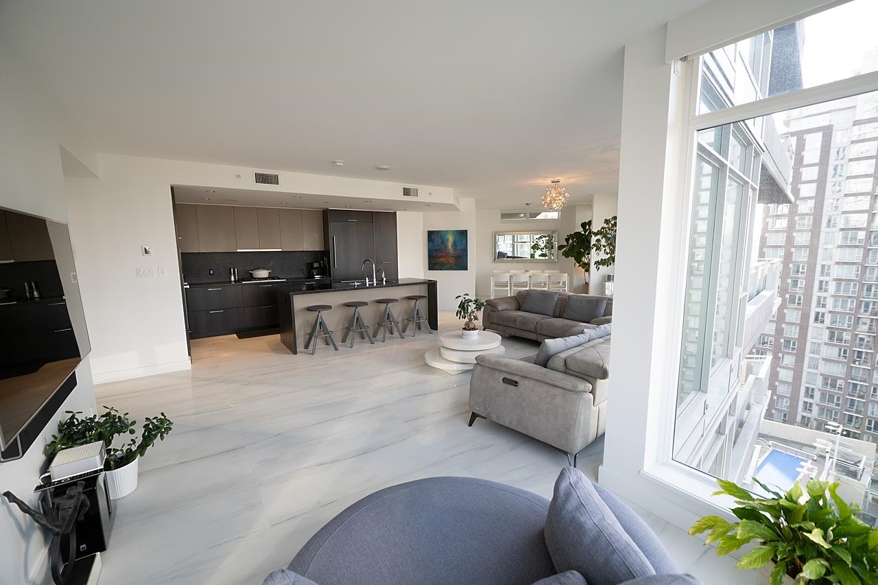 1701-1372 Seymour Street, Vancouver, BC, V6B 0L1