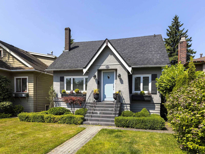 5371 Dunbar Street, Vancouver BC V6N 1W2