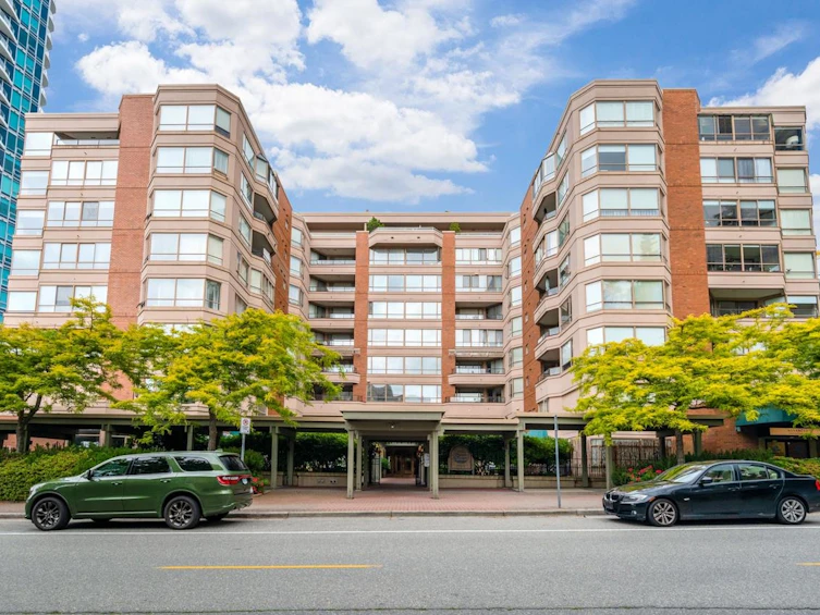 101-15111 Russell Avenue, Surrey, BC, V4B 2P4