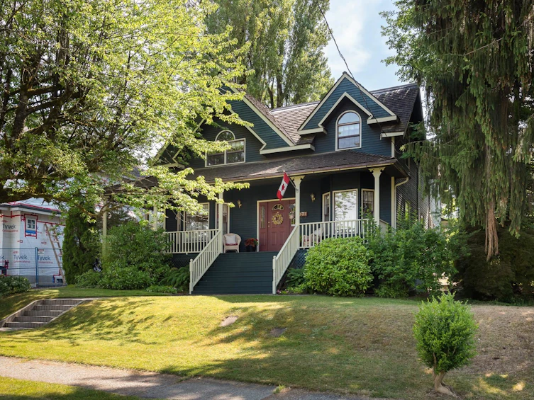 902 Fifth Street, New Westminster, BC, V3L 2Y4