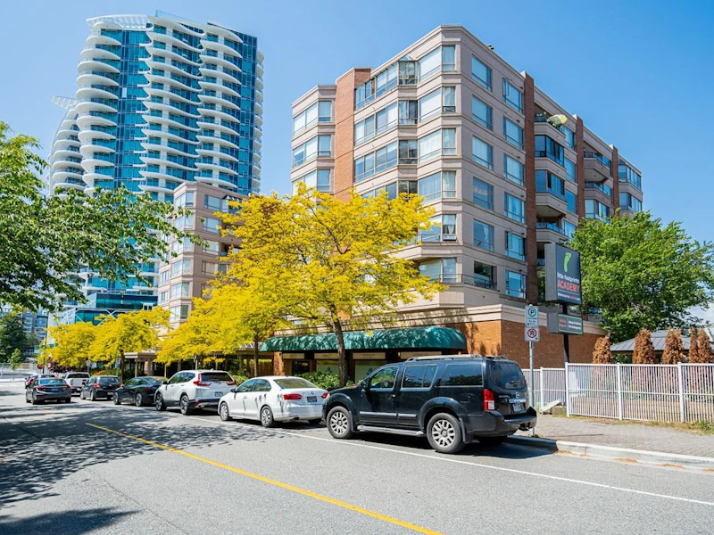 202 - 15111 Russell Avenue, Surrey BC V4B 2P4