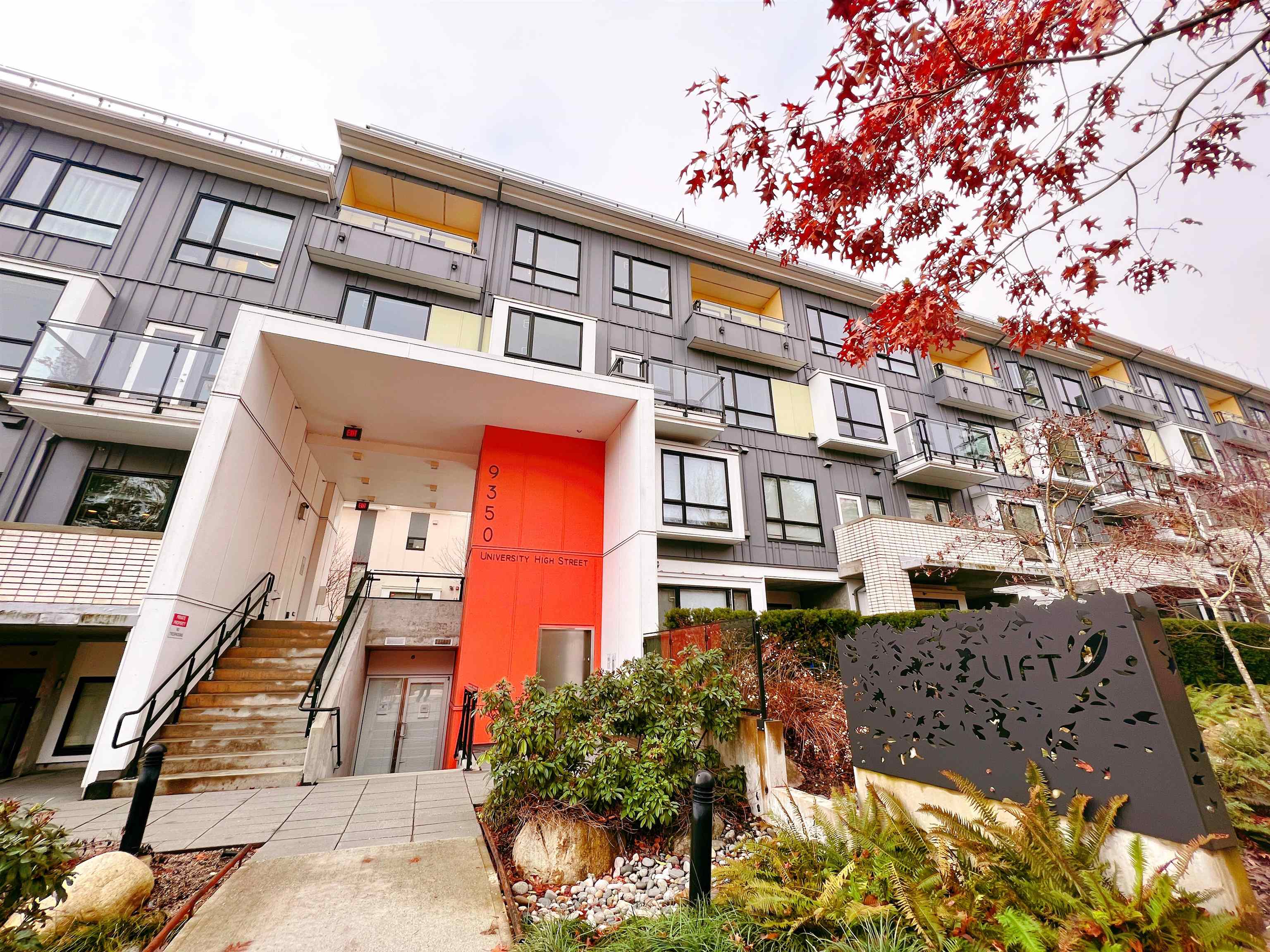 301-9350 University High Street, Burnaby, BC, V5A 0B6