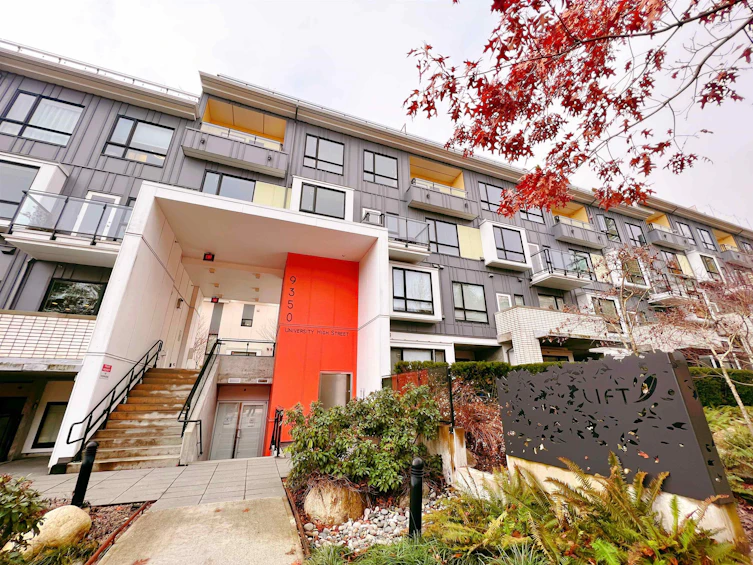 301-9350 University High Street, Burnaby, BC, V5A 0B6