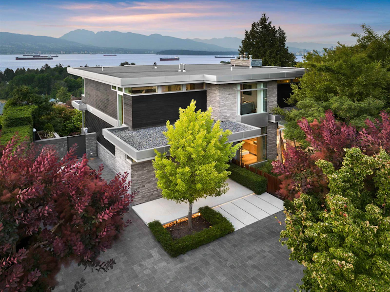 1928 Sasamat Place, Vancouver BC V6R 4A3