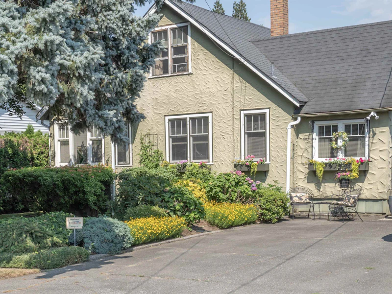 9790 Oak Street, Chilliwack BC V2P 5A4