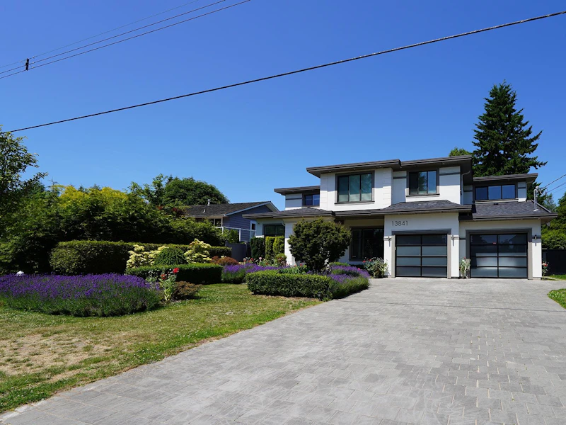 13841 Blackburn Avenue, Surrey BC V4B 2Z1