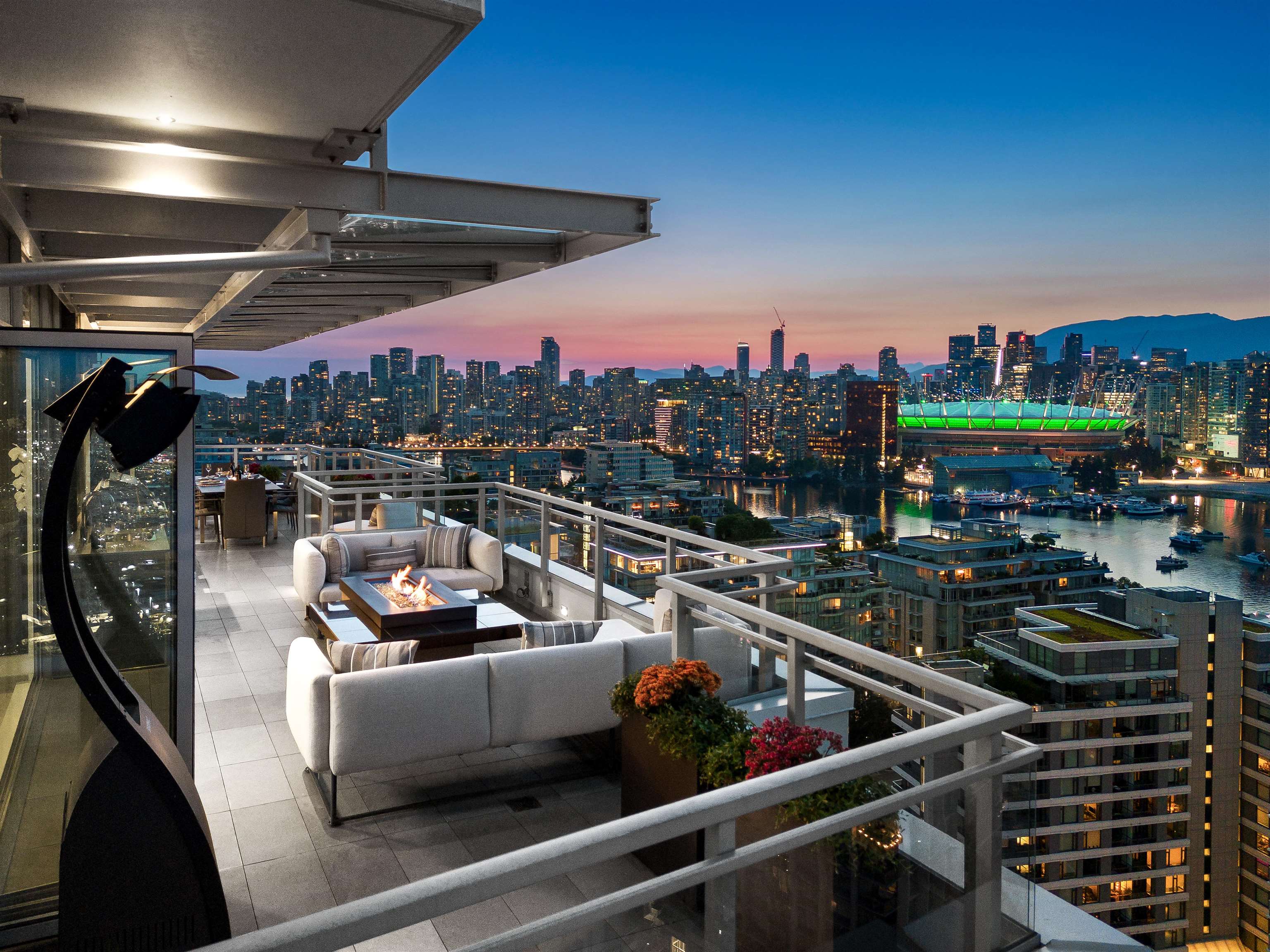2501-1775 Quebec Street, Vancouver, BC, V5T 0E3