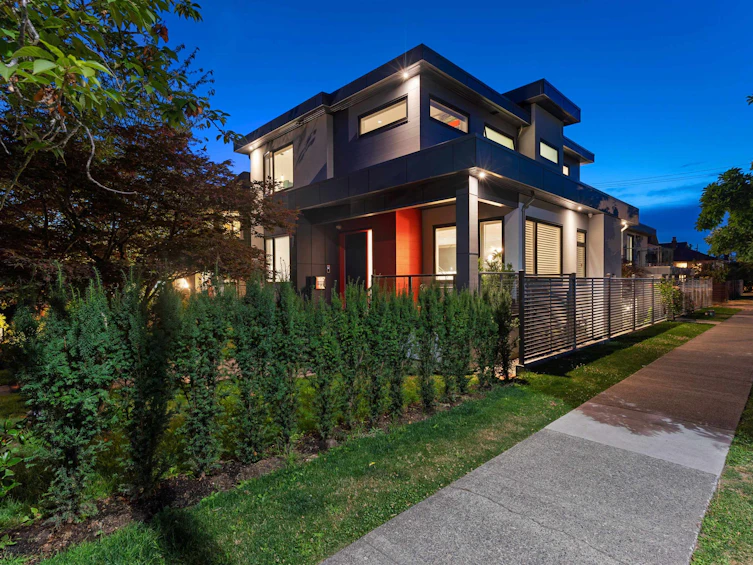 7 W 28th Avenue, Vancouver, BC, V5Y 2K7