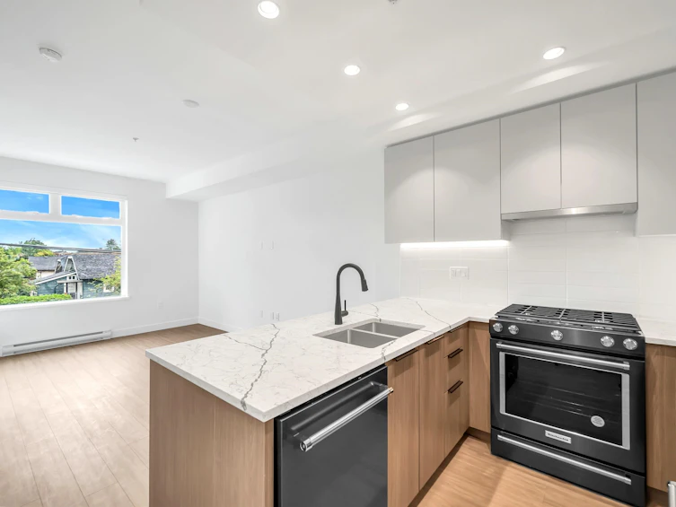 205-2408 Grant Street, Vancouver, BC, V5K 3G4