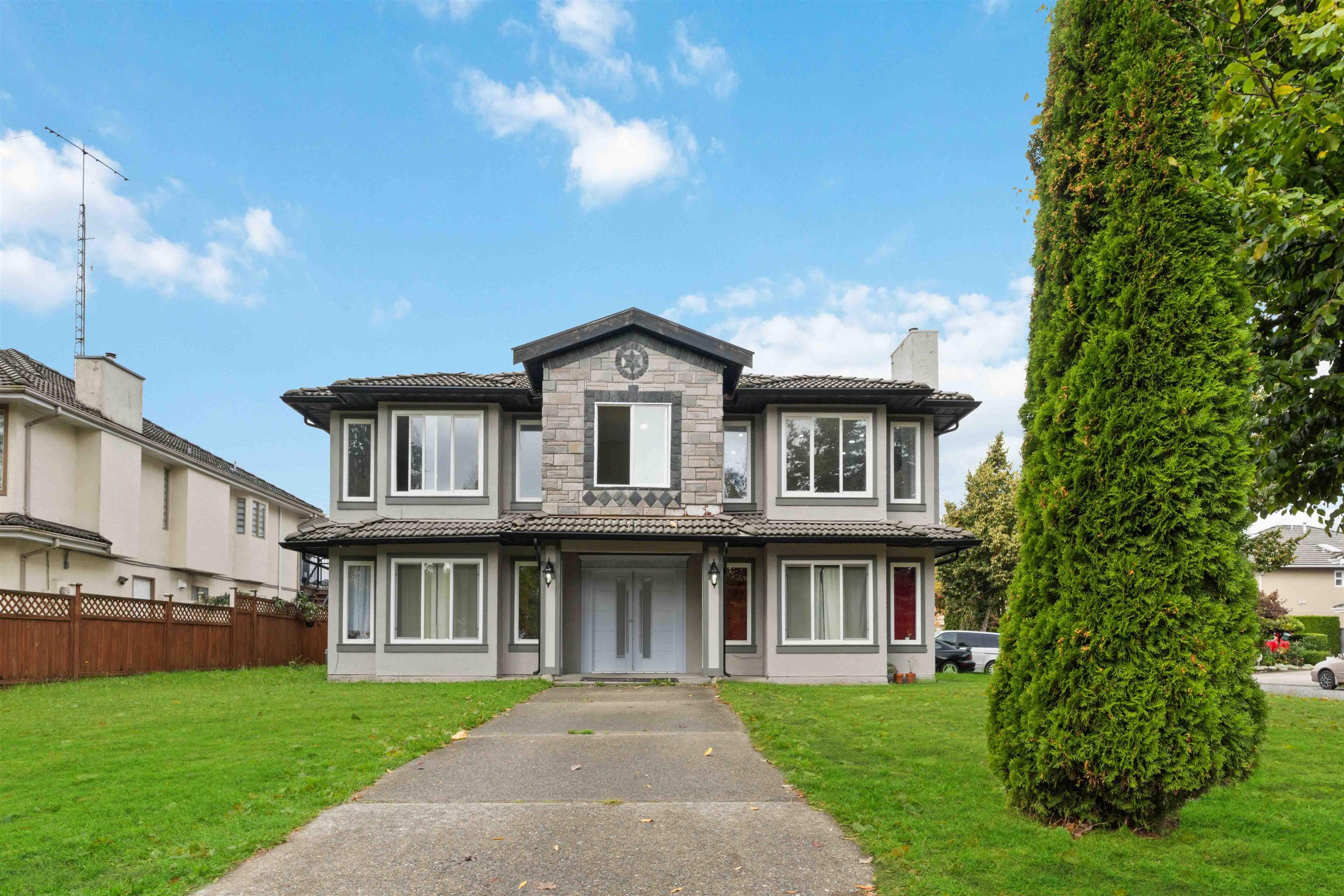 7689 122 Street, Surrey, BC, V3W 1J3