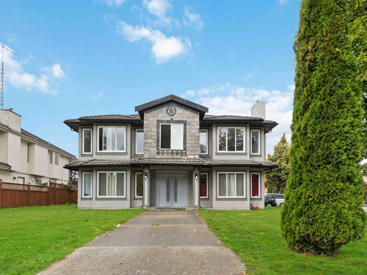 7689 122 Street, Surrey, BC, V3W 1J3