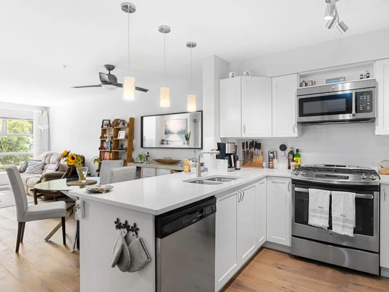 205 - 2181 W 12th Avenue, Vancouver BC V6K 4S8