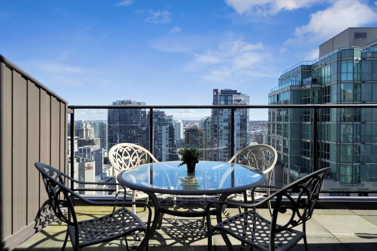 For Sale: 1507-233 Robson Street, Vancouver, BC - REW
