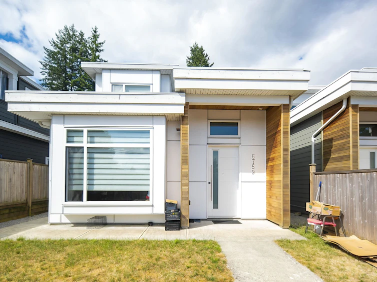 6759 Canada Way, Burnaby, BC, V5E 3R2