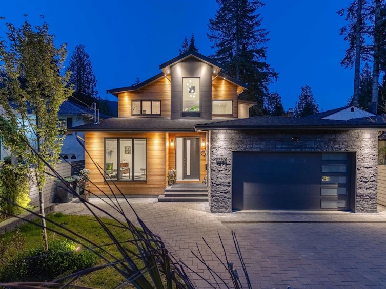 4470 Capilano Road, North Vancouver, BC, V7R 4J9