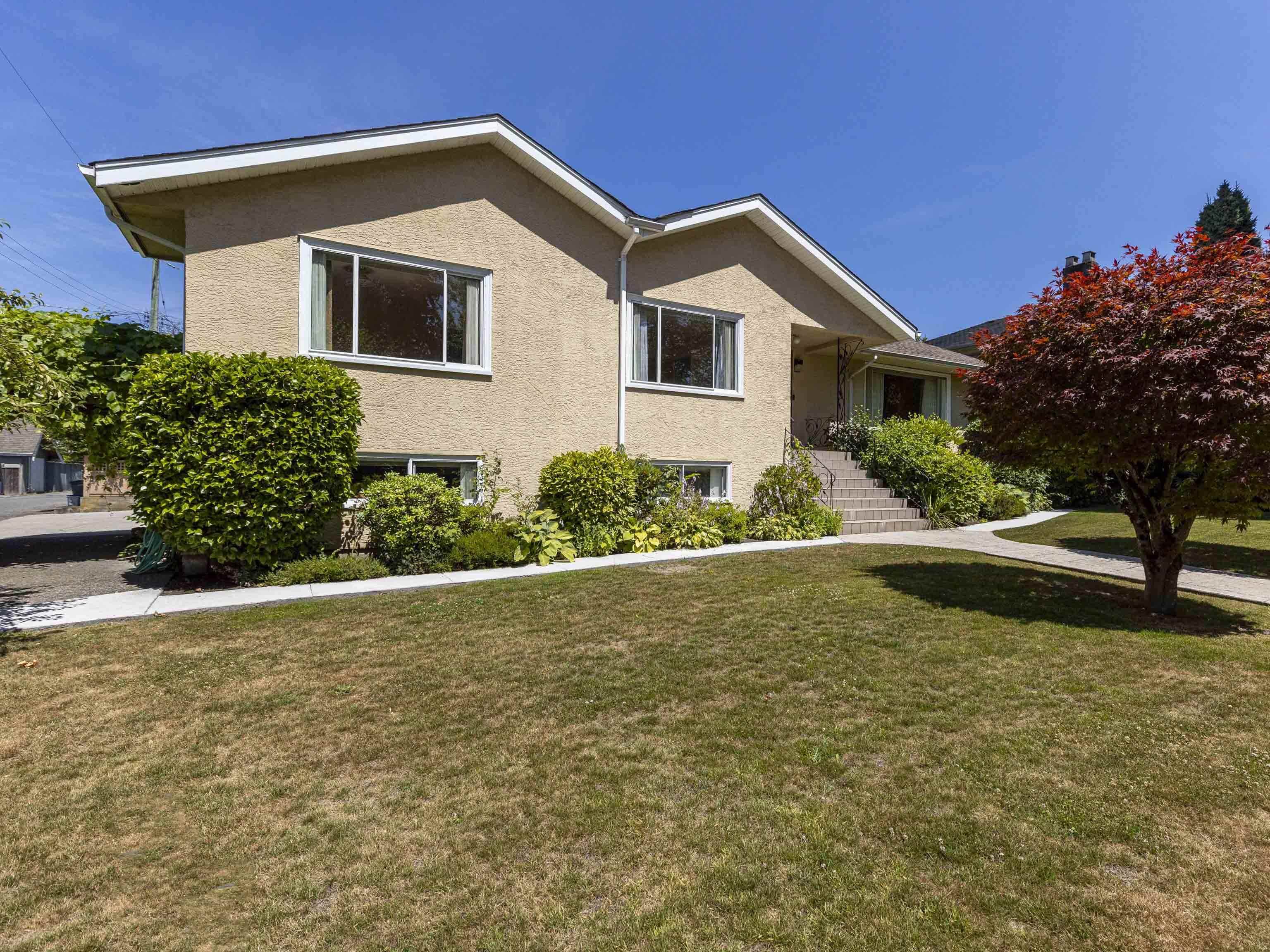 2051 W 17th Avenue, Vancouver, BC, V6J 2N3
