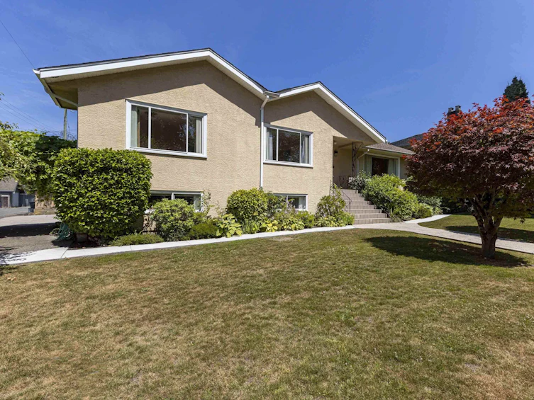 2051 W 17th Avenue, Vancouver, BC, V6J 2N3