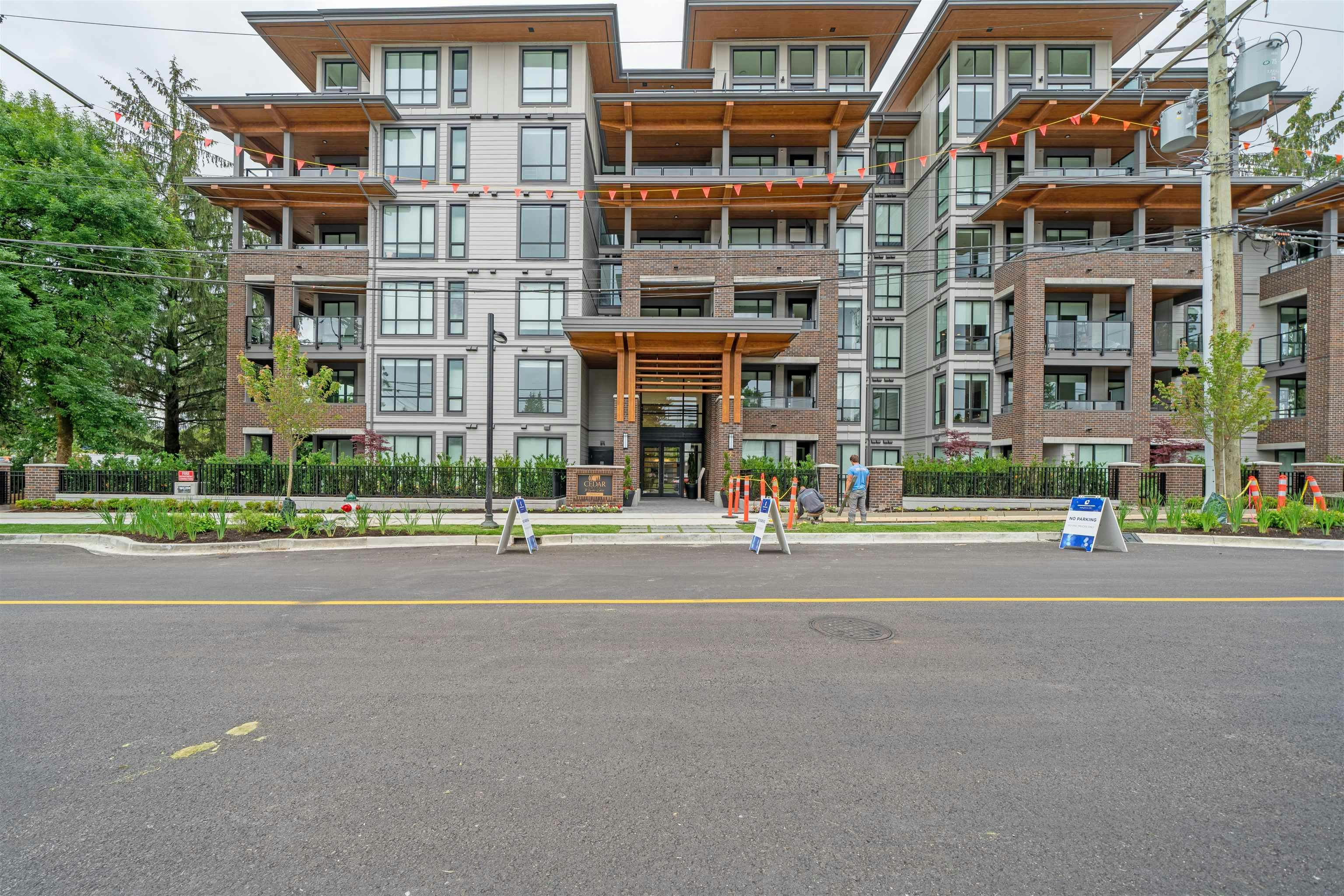 215-7599 15th St, Burnaby, BC, V3N 0H9