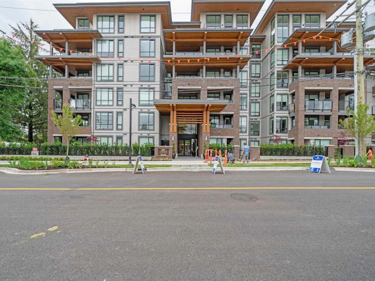 215-7599 15th St, Burnaby, BC, V3N 0H9