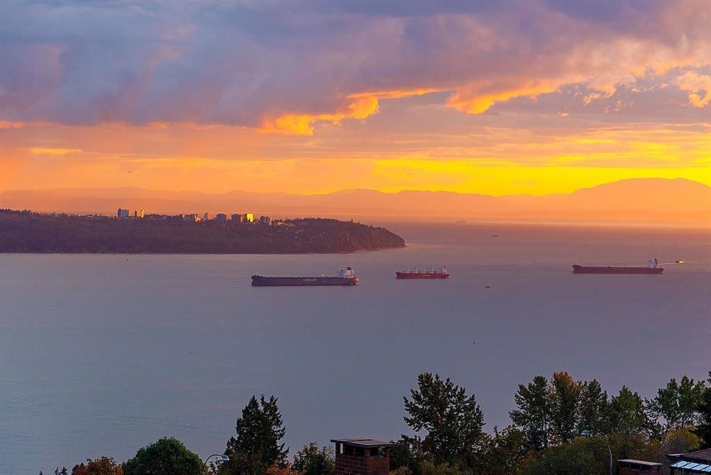 35-2250 Folkestone Way, West Vancouver, BC, V7S 2X7