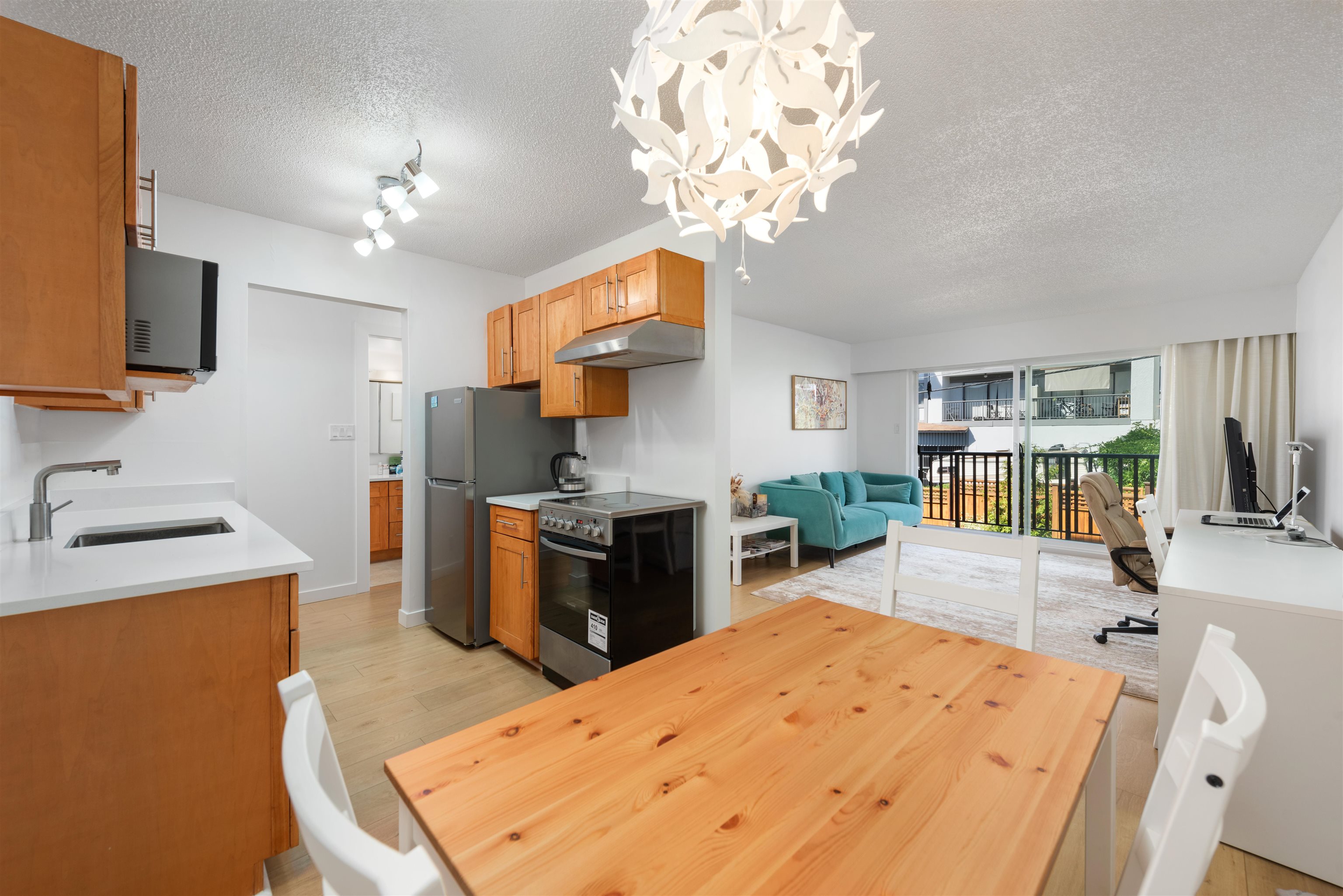 210-270 W 1st Street, North Vancouver, BC, V7M 1B4